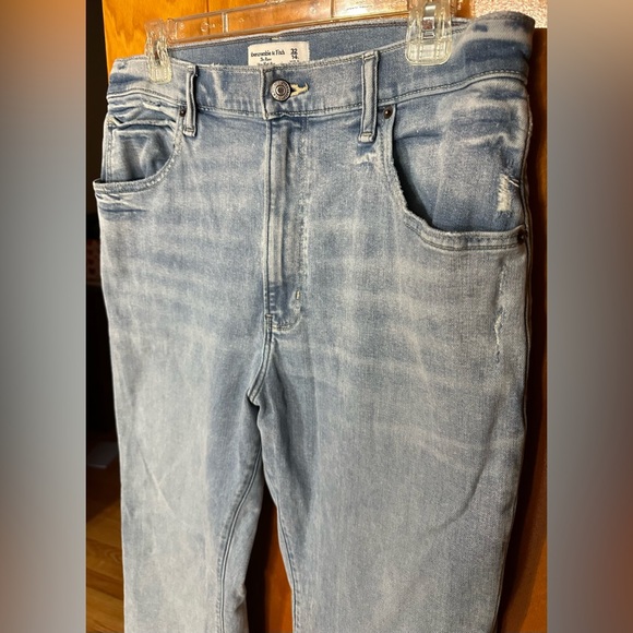 Abercrombie Ultra High Rise Flare Jean - Picture 5 of 8
